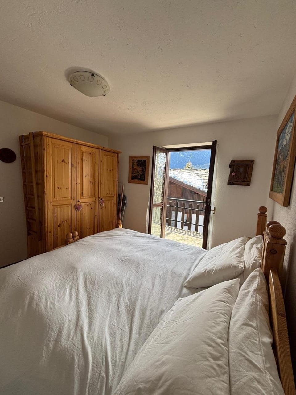 Bed, Natural landscape, Photo of the whole room, Bedroom, Mountain view
