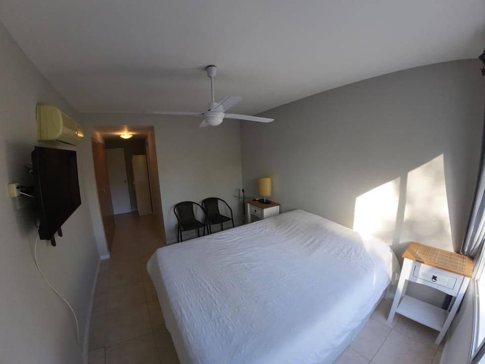 Communal lounge/ TV room, Bed, TV and multimedia, Photo of the whole room, Bedroom, storage, air conditioner