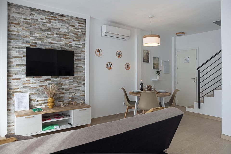 TV and multimedia, Lobby or reception, Dining area