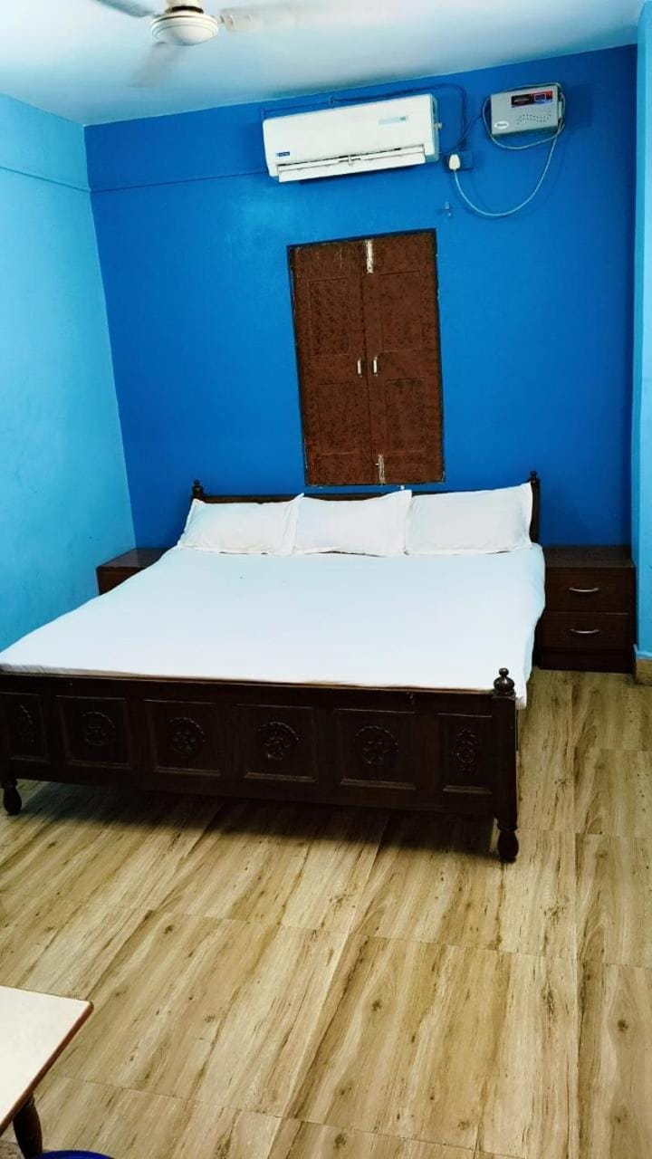 Bedroom, air conditioner