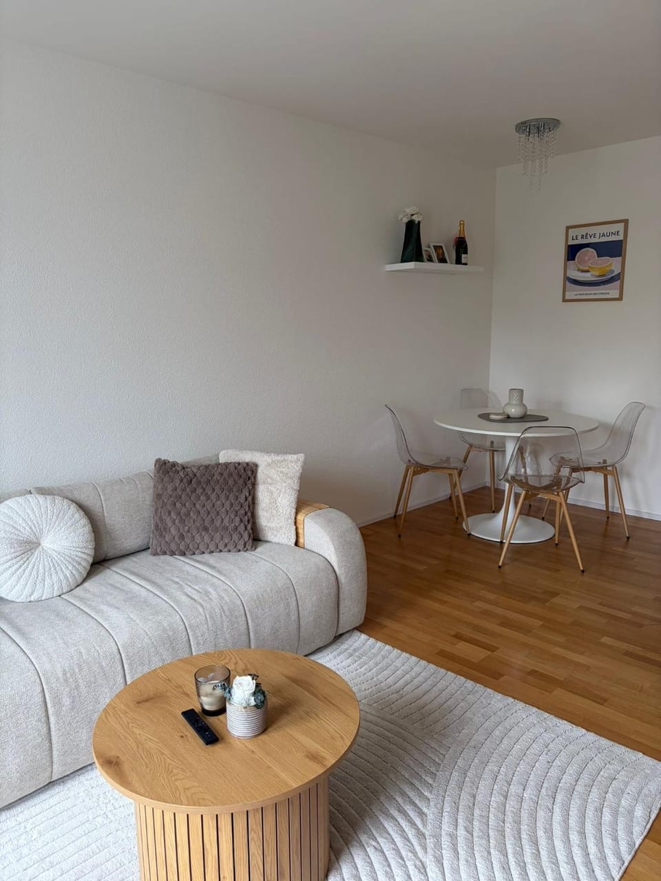 Living room, Seating area, Dining area