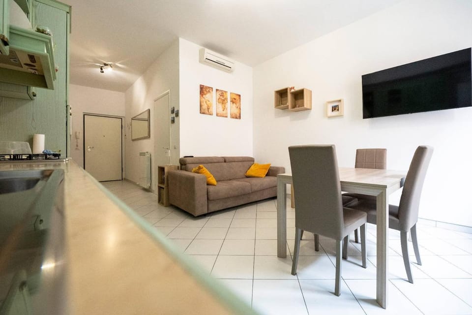Living room, Seating area, Dining area, air conditioner