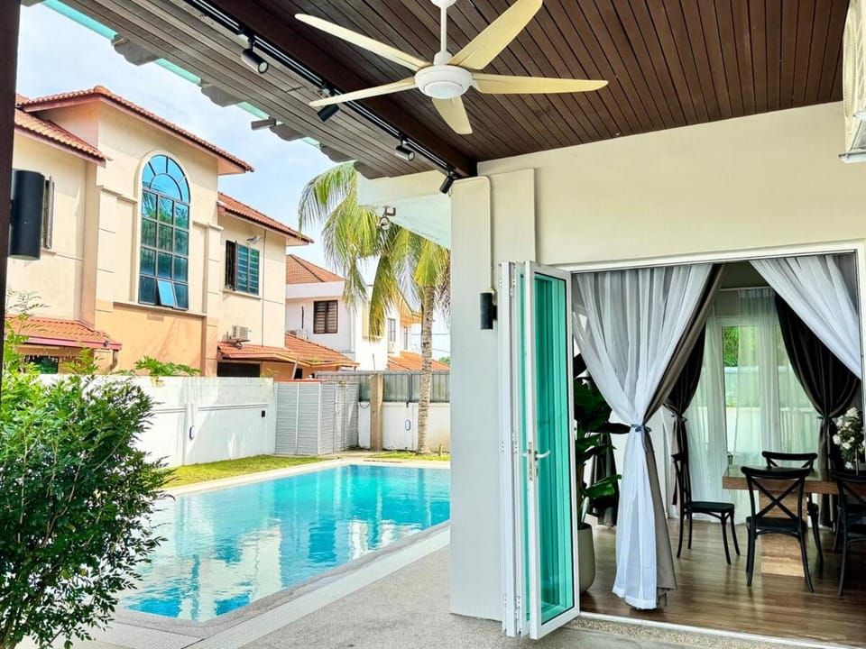 Nearbeach TC 30pax pool luxuryhouse event party Villa in Pahang, Malaysia