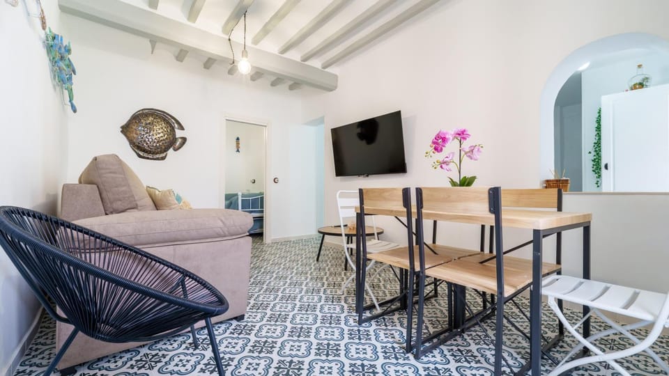 TV and multimedia, Seating area, Dining area