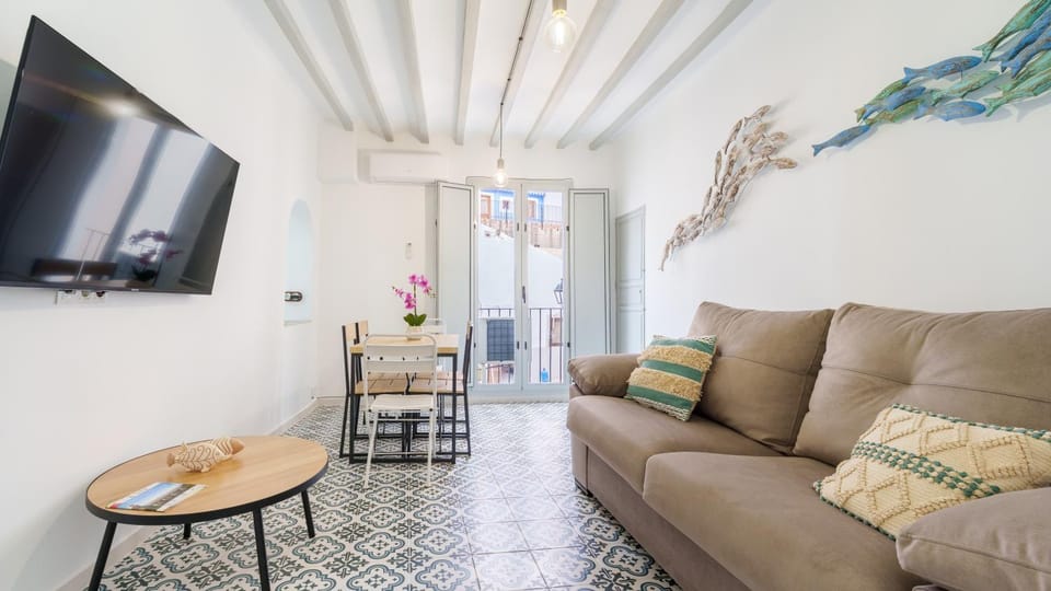 TV and multimedia, Living room, Seating area, air conditioner