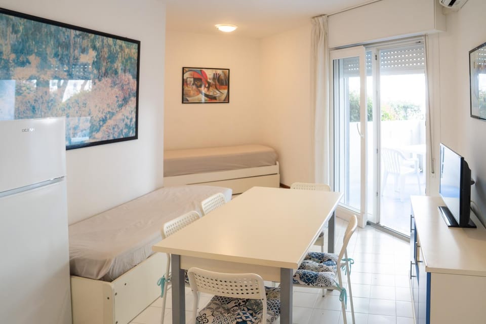 TV and multimedia, Balcony/Terrace, Living room, Seating area