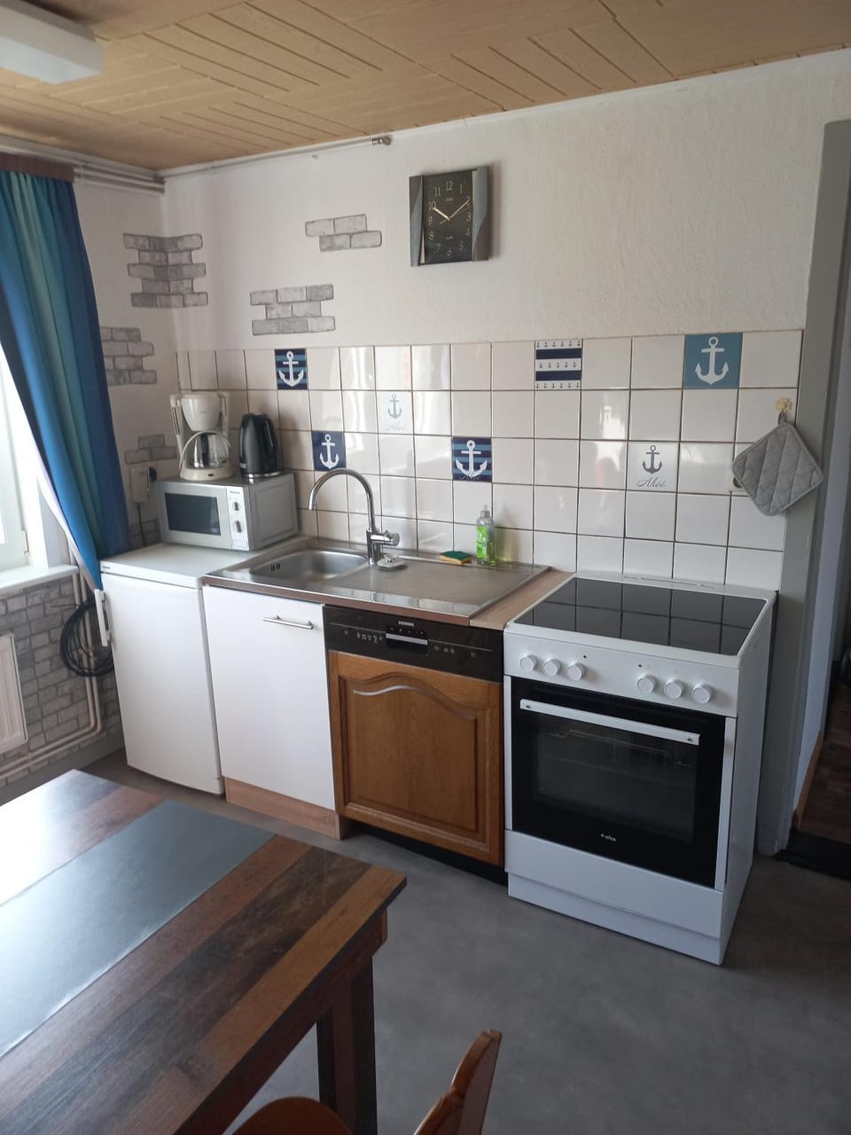 Kitchen or kitchenette, Living room