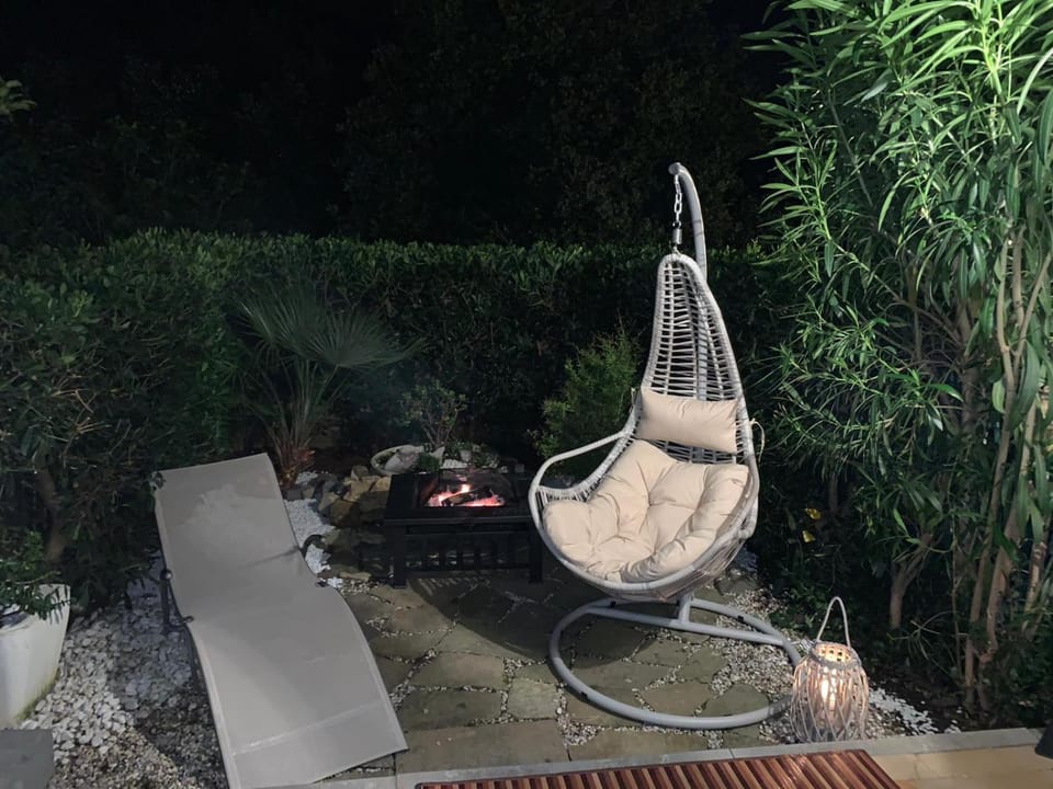 Night, Natural landscape, Garden, Garden view, sunbed