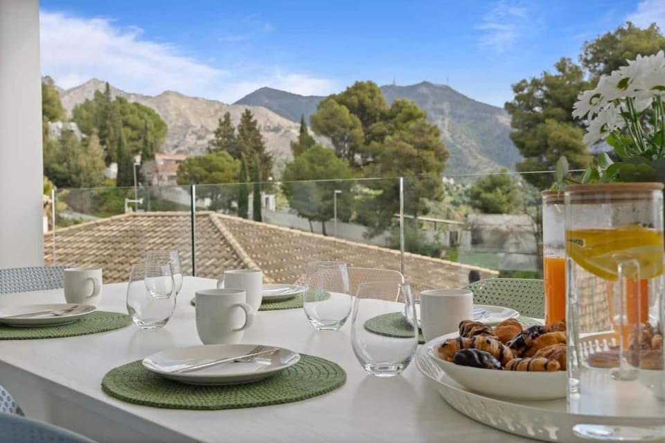 Modern and elegant apartment with two terraces Apartment in Mijas