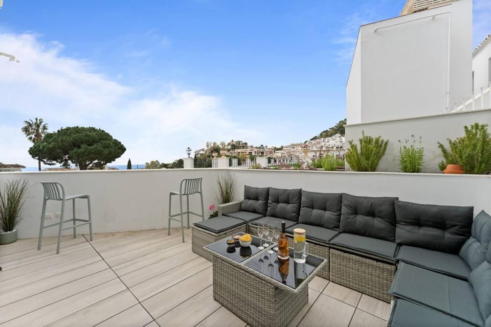 Modern and elegant apartment with two terraces Apartment in Mijas