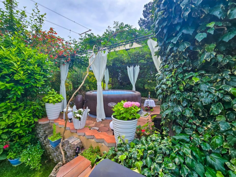 Hot Tub, Garden view