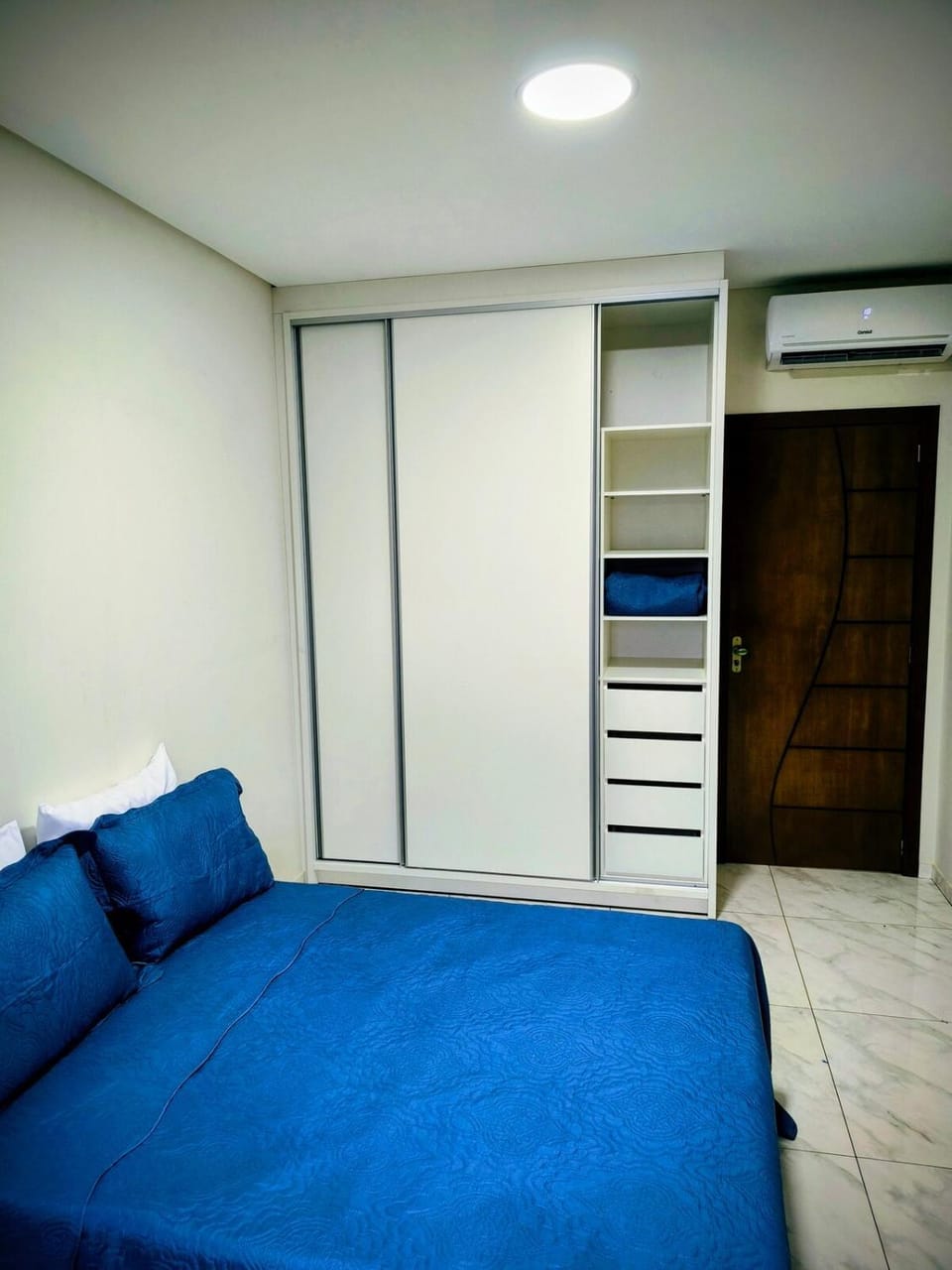 Bed, Photo of the whole room, wardrobe, air conditioner