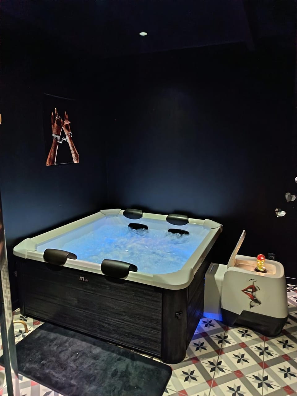 L'instant Désir love room jacuzzi House in Centre-Val de Loire