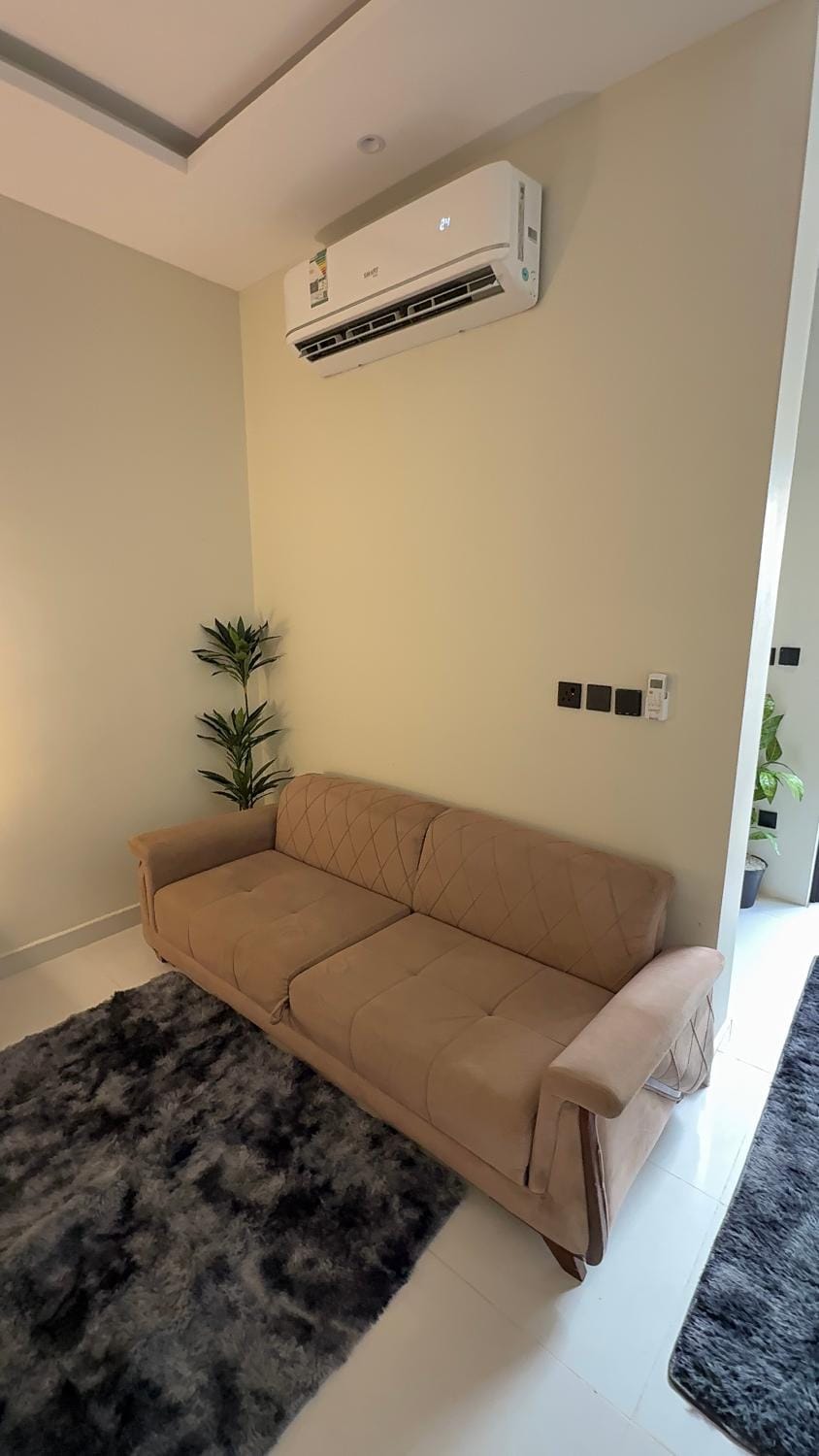 Bed, Photo of the whole room, Seating area, Bedroom, internet, air conditioner