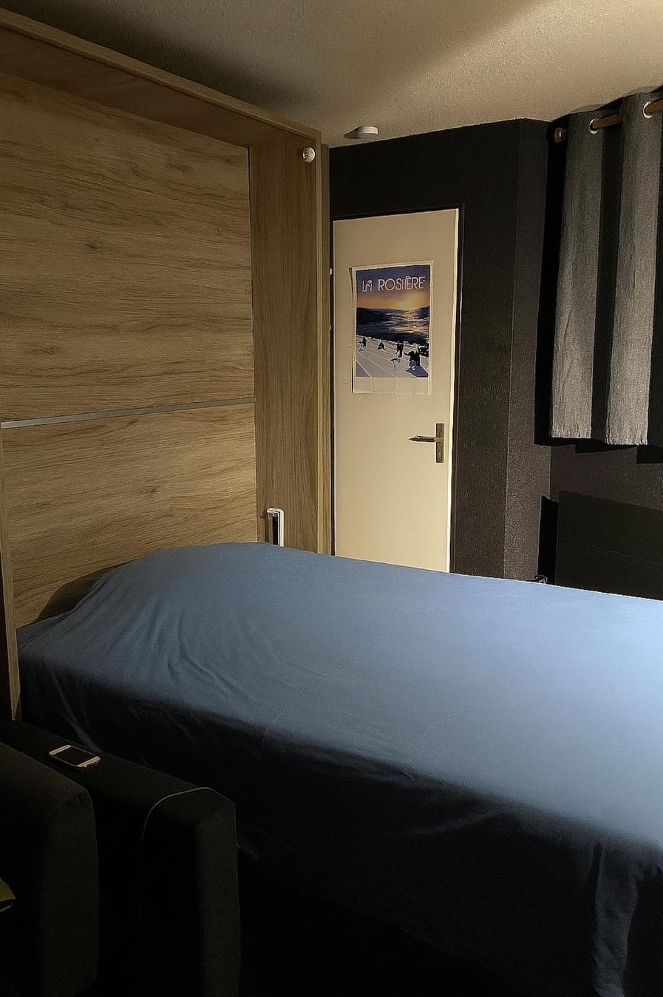 Bed, Living room