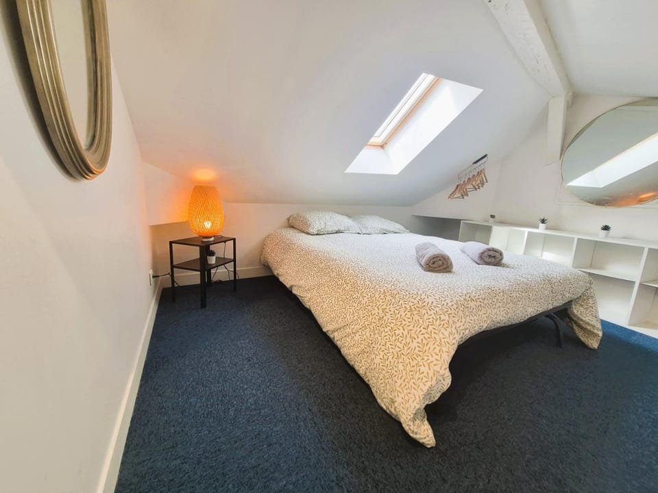 Bed, Photo of the whole room, Bedroom