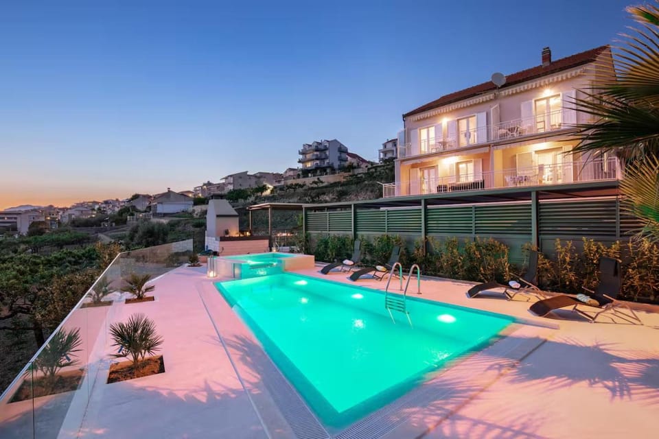 Property building, Day, Natural landscape, Pool view, Swimming pool, Swimming pool, sunbed