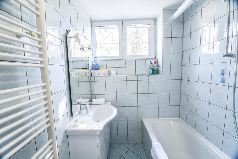 Shower, Bathroom, Bath, towels