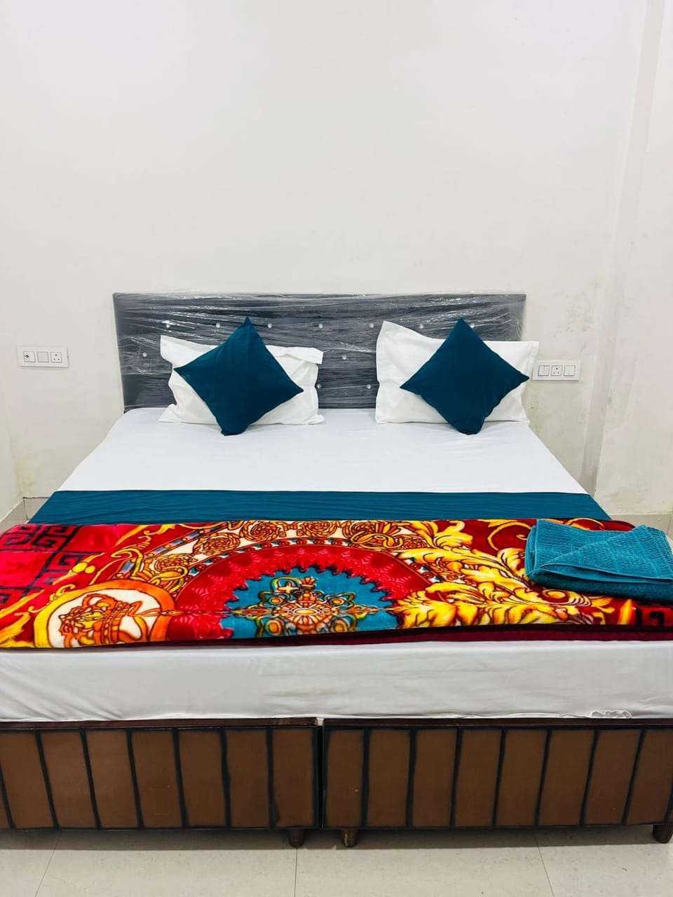 Hotel navraj Apartment in Maharashtra