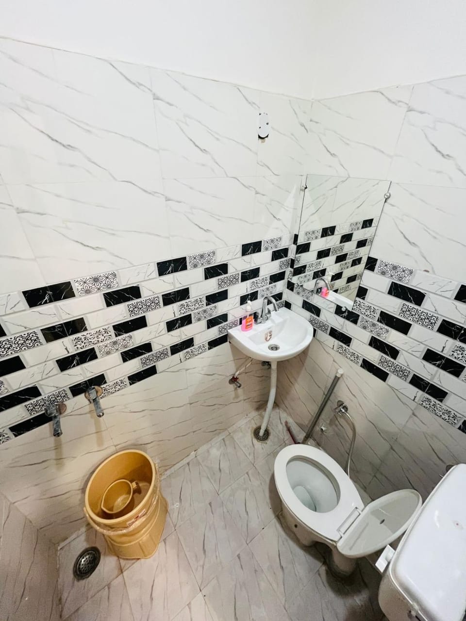 Hotel navraj Apartment in Maharashtra