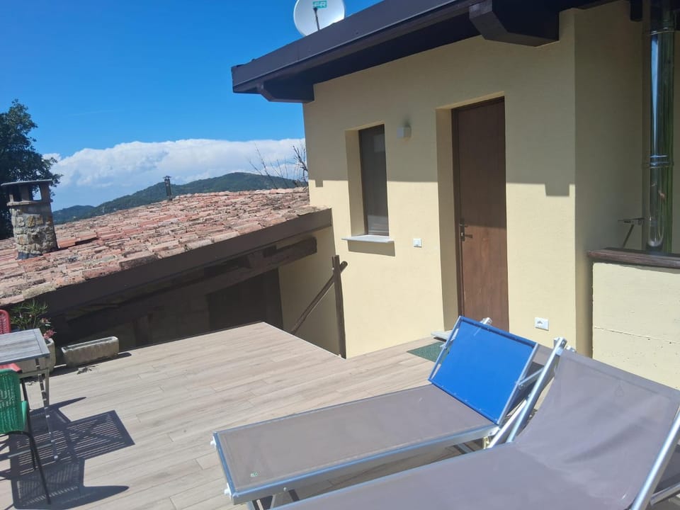 View (from property/room), Balcony/Terrace, Mountain view, sunbed