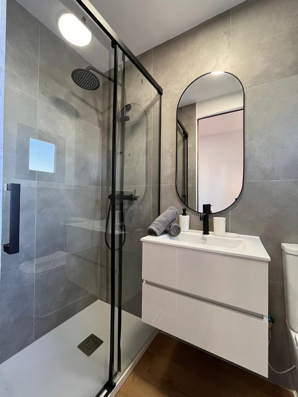 Shower, Bathroom, towels