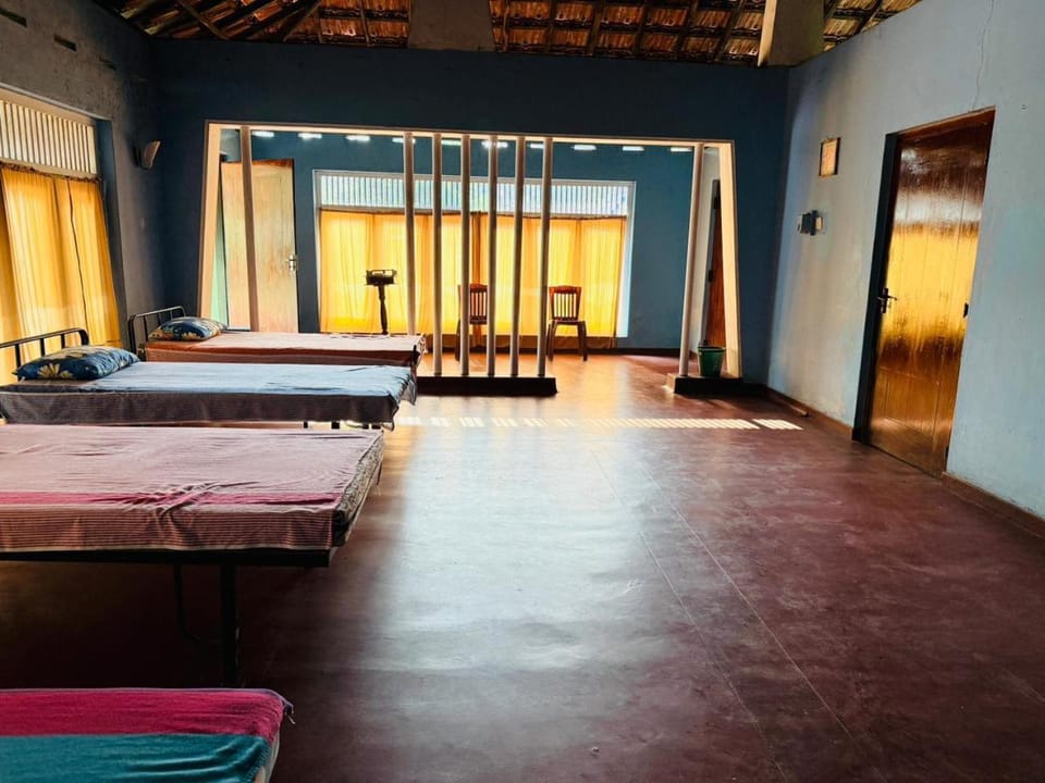 Ceylon Grand Airport Tourist Accommodation Bed and Breakfast in Negombo