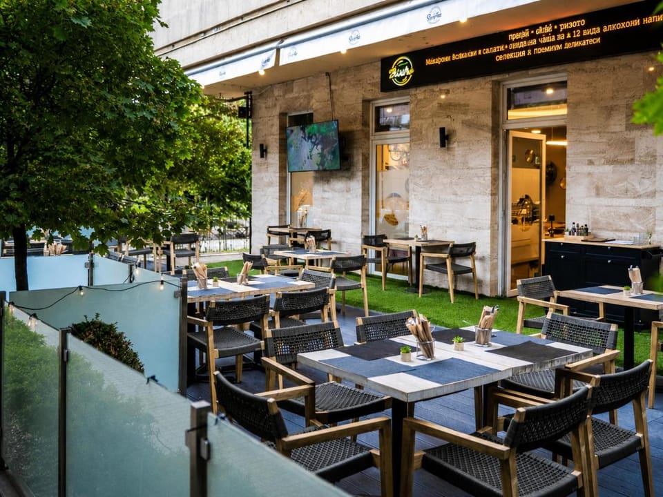 Restaurant/places to eat, Communal lounge/ TV room, Evening entertainment