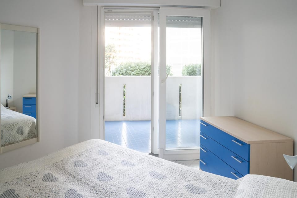 Bed, View (from property/room), Balcony/Terrace, Bedroom, Garden view, Street view, Quiet street view, Inner courtyard view