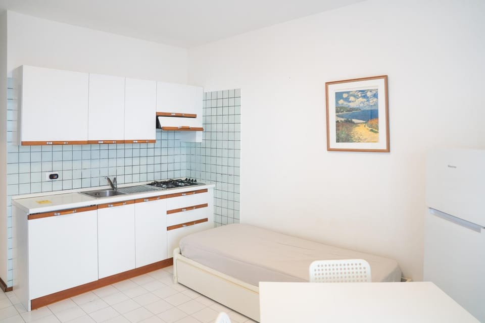Kitchen or kitchenette, Living room, kitchen