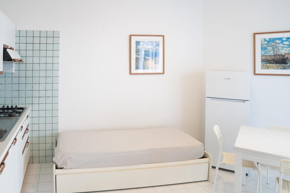 Kitchen or kitchenette, Dining area, Lunch, stove, kitchen
