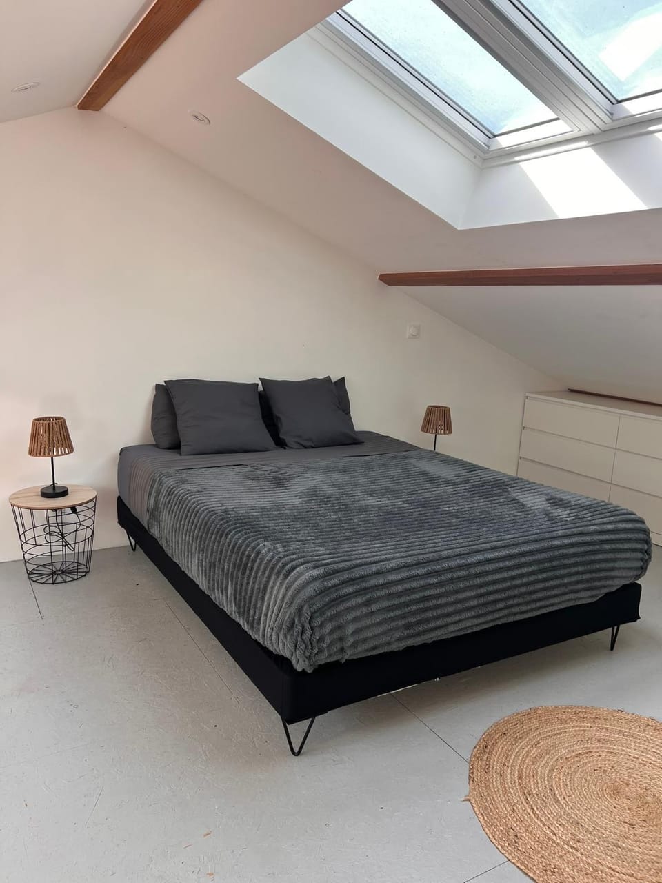 Duplex cosy accès piscine , cour fermée, parking et borne VE House in Auvergne-Rhône-Alpes