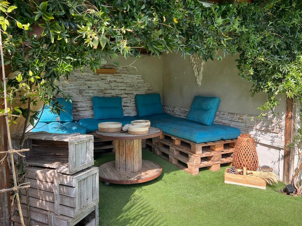 Duplex cosy accès piscine , cour fermée, parking et borne VE House in Auvergne-Rhône-Alpes