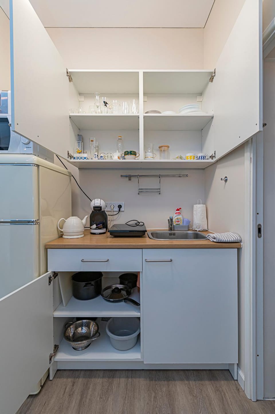 Kitchen or kitchenette, pet friendly, stove