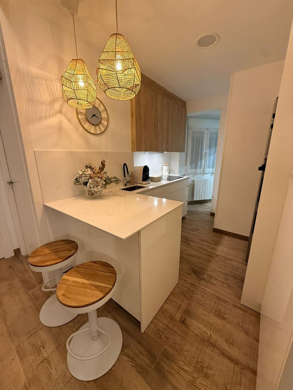 Kitchen or kitchenette, air conditioner