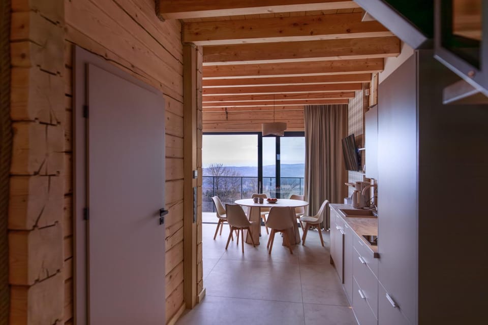 Communal lounge/ TV room, View (from property/room), Balcony/Terrace, Living room, Mountain view, Mountain view