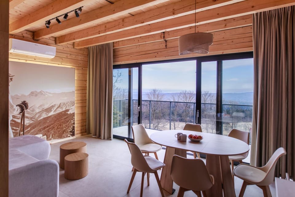 Communal lounge/ TV room, View (from property/room), Balcony/Terrace, Living room, Garden view, Mountain view