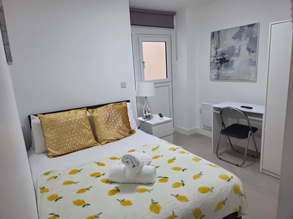 Bed, Bedroom, hair dresser, towels