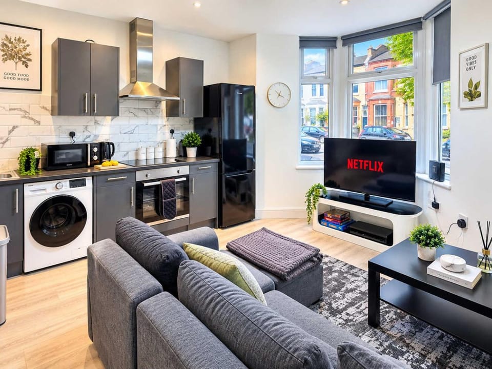Kitchen or kitchenette, Living room