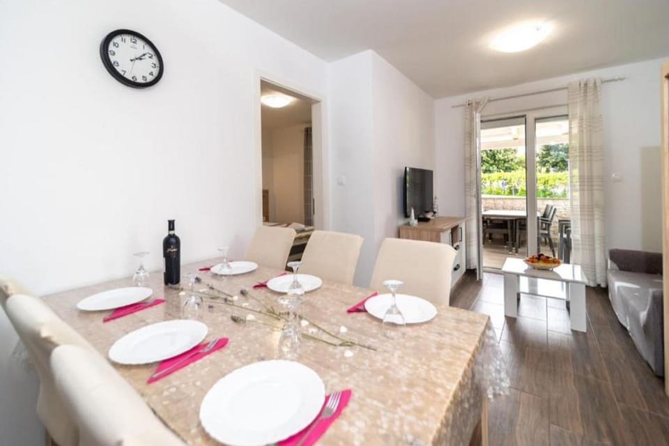 Dining area, Dining area