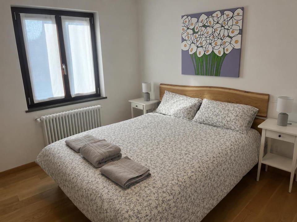 Bed, Photo of the whole room, Bedroom, internet, towels