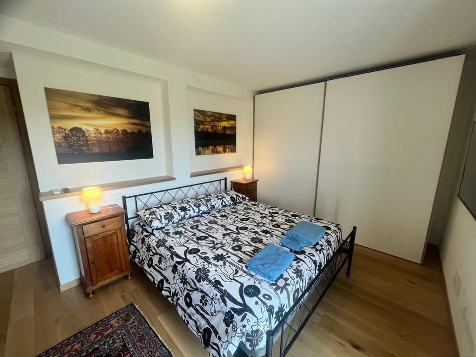 Bed, Photo of the whole room, Bedroom, wardrobe