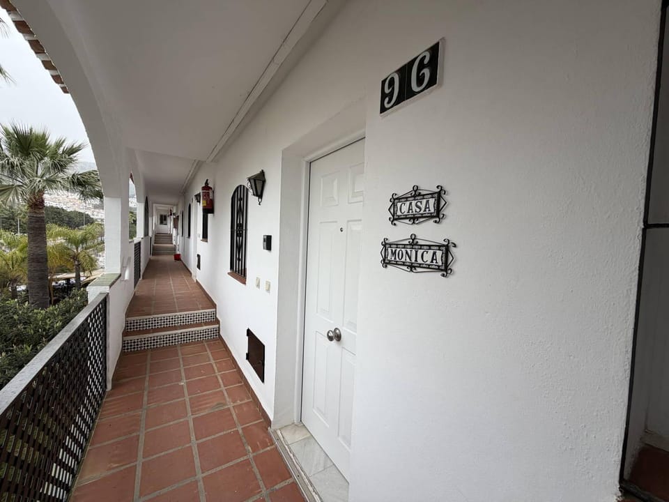 Property building, Facade/entrance, Off site