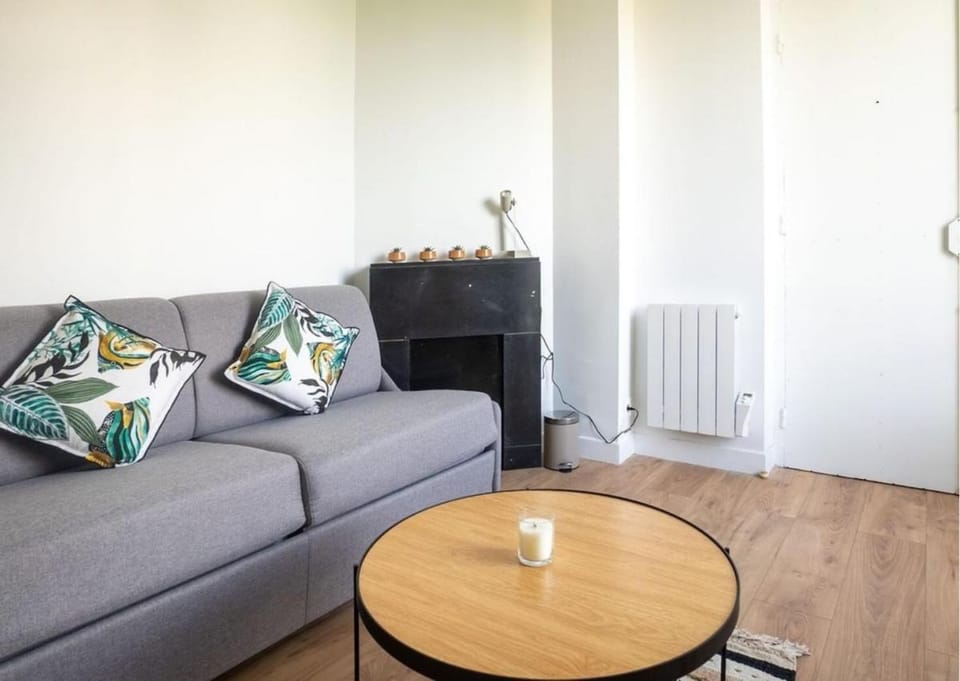 Bed, Living room