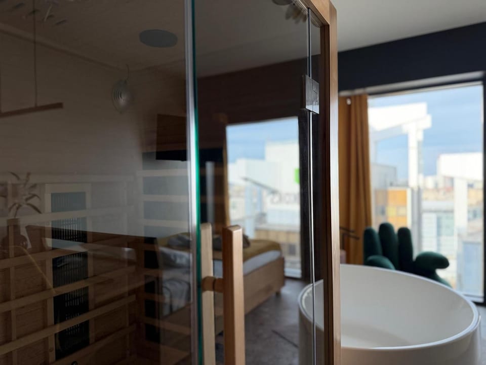 SKY TOWER Katowice l Piętro 25 l SAUNA Sanctuary Apartment in Poland