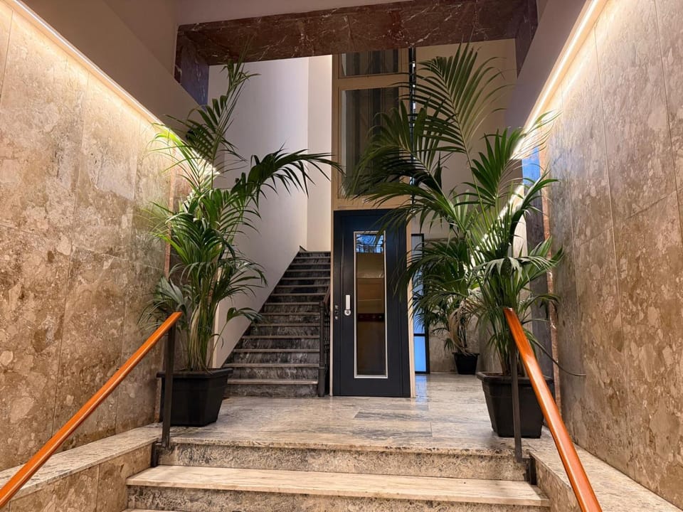 Casa Dalmazia Elegant parquet in the Center Metro & Highway Apartment in Catania