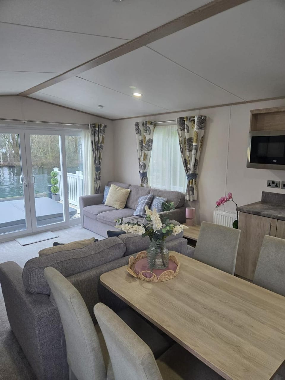 Off The Hook - 13 Cedar Way House in Tattershall