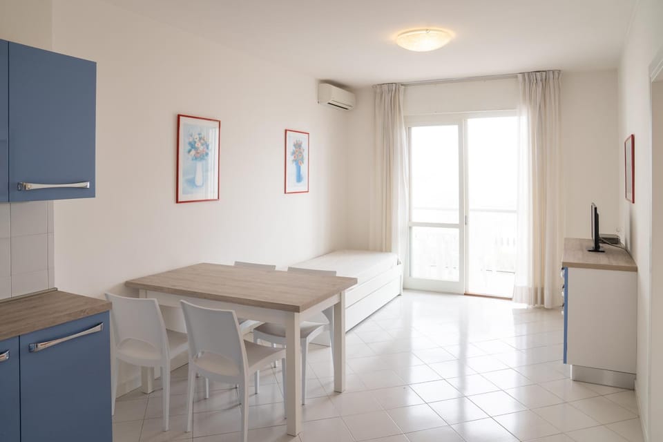 Kitchen or kitchenette, Living room, Dining area, air conditioner