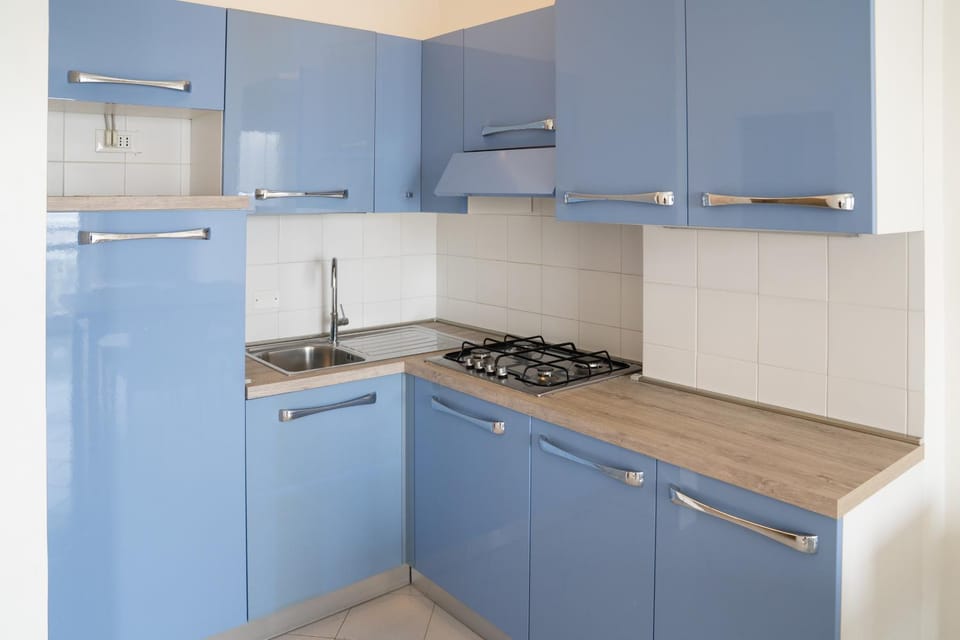 Kitchen or kitchenette, kitchen