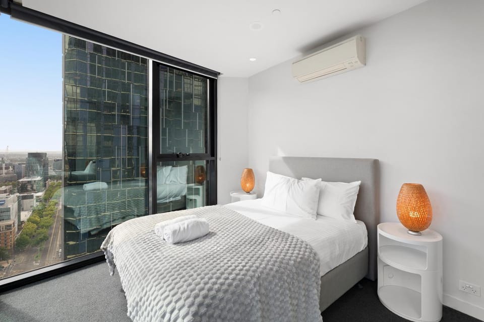 Skyrise City Apartment with Pool Gym & Sauna Apartment in Melbourne